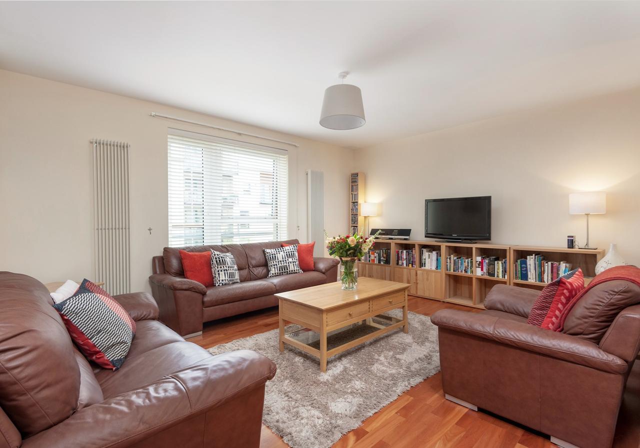 The Holyrood Road Residence Edinburgh Ngoại thất bức ảnh