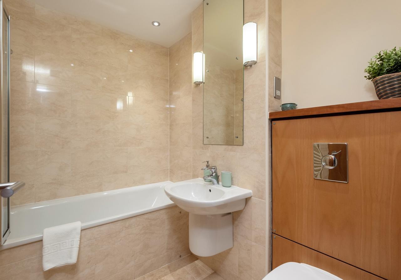 The Holyrood Road Residence Edinburgh Ngoại thất bức ảnh